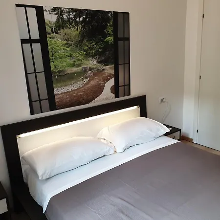 Apartamento Your Lovely Home, Porta Venezia-1 Queen Bed, 3 Single Beds, 1 Sofa Bed- Milão